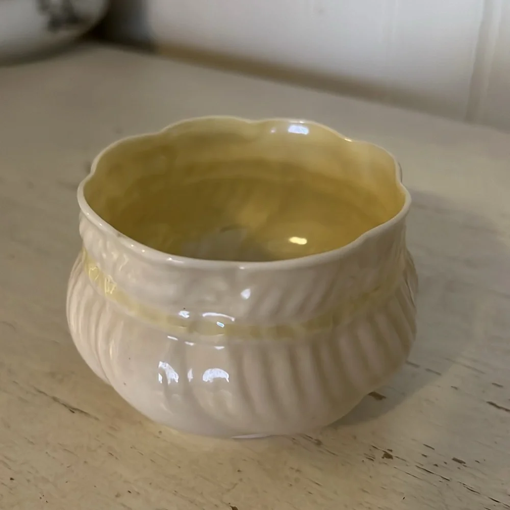 Lot 3 Vintage Belleek horseshoe ashtray creamer & vase